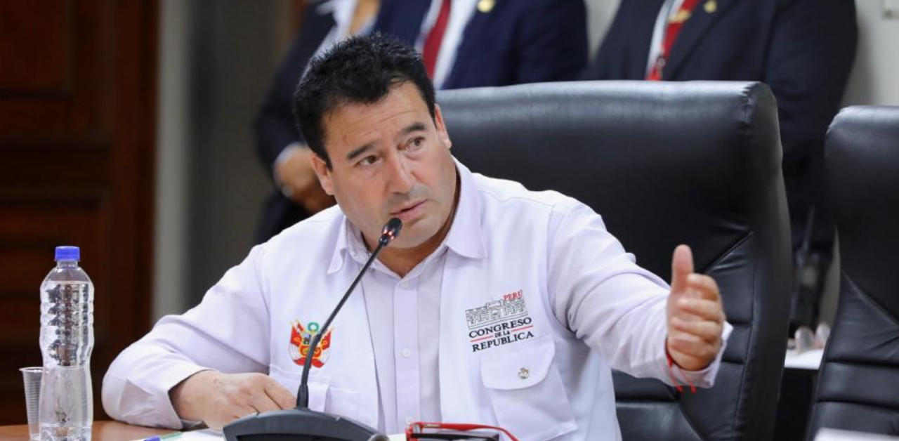 Edwin Martínez tras juramentación de nuevos ministros: "Boluarte ha querido contentar a un Congreso frustrado"