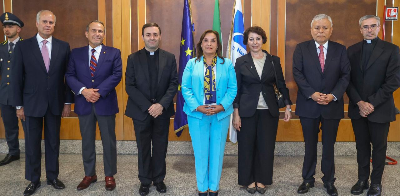 Papa León XIV: Presidenta Dina Boluarte arribó a Roma para participar en la misa del sumo pontífice