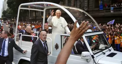 Papa Francisco ordenó que papamóvil se convierta en unidad de salud.