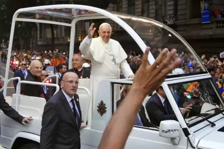 Papa Francisco orden que papamvil se convierta en unidad de salud.
