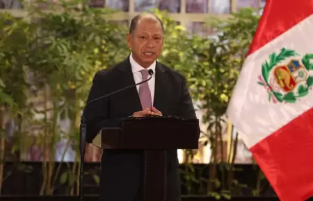 Ministro de Trabajo a favor de un aumento de sueldo para la presidenta de la rep