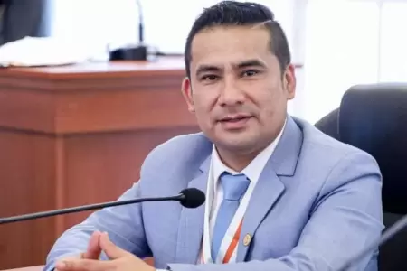 Consejero regional de Trujillo denuncia contratacin de 'services' por empresas 