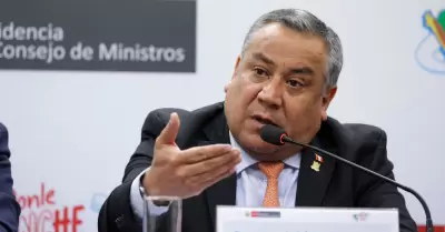 Gustavo Adrianzén no descarta renunciar al cargo.