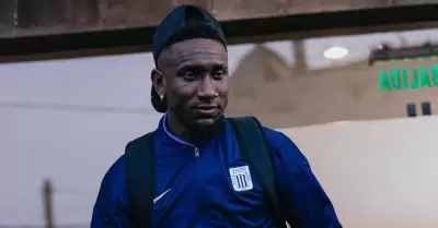 ¿Eryc Castillo se queda en Alianza Lima?