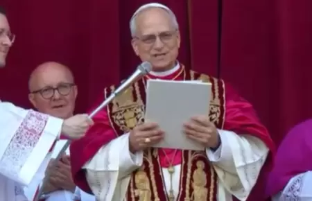 Robert Prevost y su EMOTIVO saludo al Per como nuevo papa.