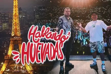 Hablando Huevadas en la Torre Eiffel