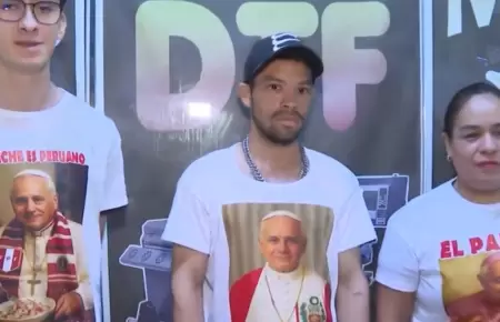 Comerciantes de Gamarra venden polos con el rostro del papa