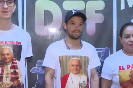 Comerciantes de Gamarra venden polos con el rostro del papa