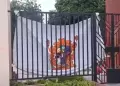 Estudiantes de la UNMSM toman puerta y denuncian ingreso de personas no identificadas: "Entraron matones"