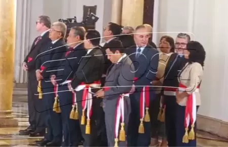 Dina Boluarte toma juramento a ministros de Estado