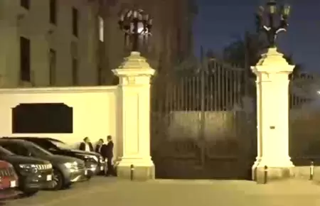 Ministros llegan a Palacio ante inminente salida de Gustavo Adrianzn.