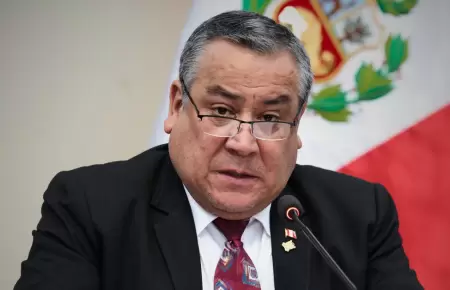 Adrianzn presenta su renuncia a la PCM.