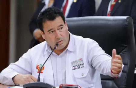 Congresista Edwin Martnez critica cambios en el Gabinete.