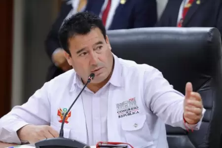Congresista Edwin Martnez critica cambios en el Gabinete.