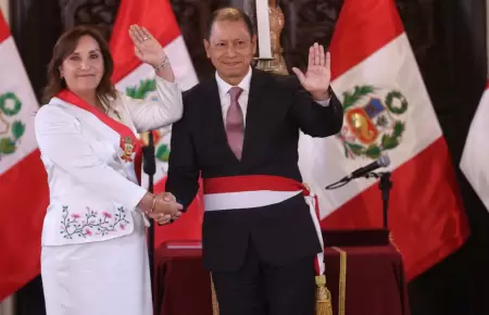 Ministro de Trabajo a favor de que la presidenta viaje al Vaticano.