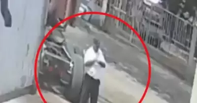 Hombre es arrollado dos veces por tráiler