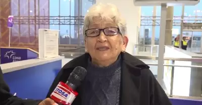 Mujer de 75 años fue la primera en subir a un avión en el nuevo Jorge Chávez.