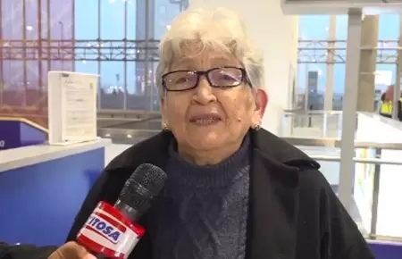 Mujer de 75 aos fue la primera en subir a un avin en el nuevo Jorge Chvez.