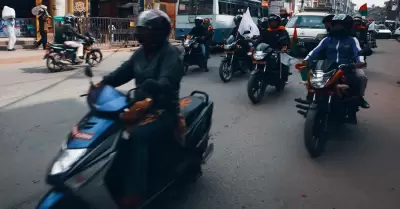 Motociclistas rechazan chalecos con placa.