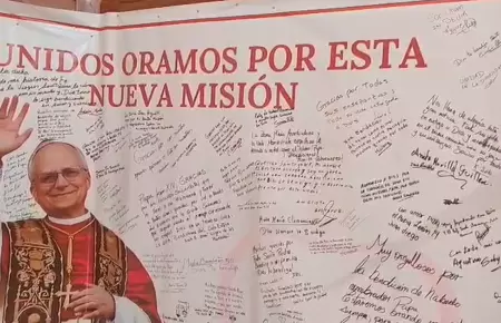 Mural en parroquia de Trujillo en honor al papa León XIV.