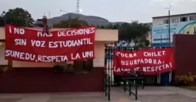 Estudiantes de la UNI exigen renuncia de Shirley Chilet.