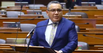 Juan José Santiváñez es denunciado por el caso 'Cofre'.