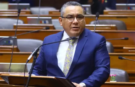Juan José Santiváñez es denunciado por el caso 'Cofre'.