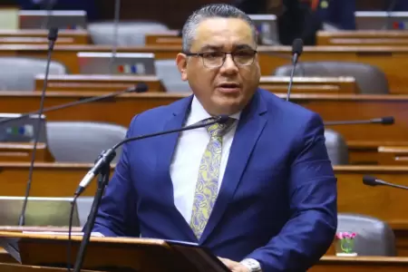 Juan Jos Santivez recibe visitas de funcionarios del Mininter.