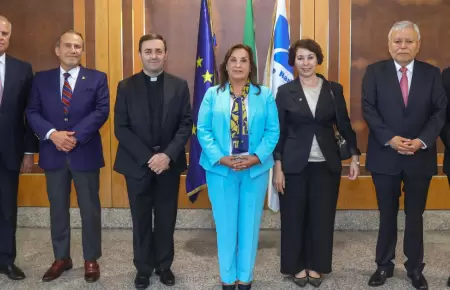 Comitiva peruana, liderada por Dina Boluarte, arribó a Roma.