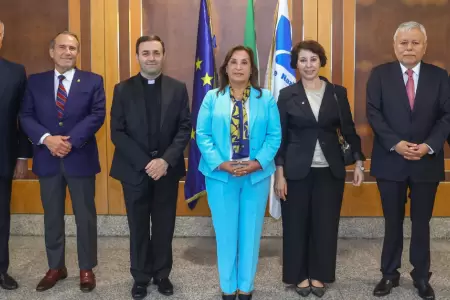 Comitiva peruana, liderada por Dina Boluarte, arribó a Roma.