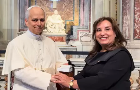 Papa Len XIV y Dina Boluarte.