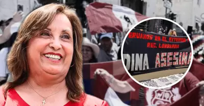 Peruanos protestaron contra Dina Boluarte en el Vaticano.
