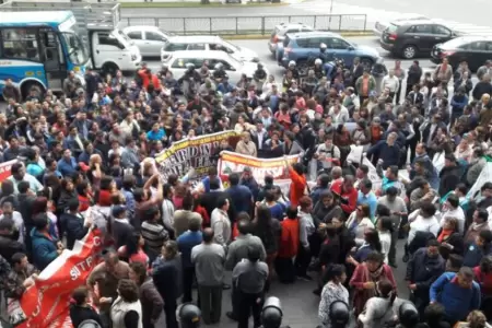 Trabajadores de hospitales del Minsa anuncian paro para martes 20 de mayo