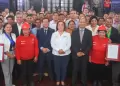 Dina Boluarte: Denuncia que alcaldes rurales fueron obligados a viajar a Lima para firmar convenios en acto con la presidenta