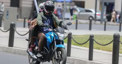 Motociclistas rechazan el uso de chalecos obligatorios.