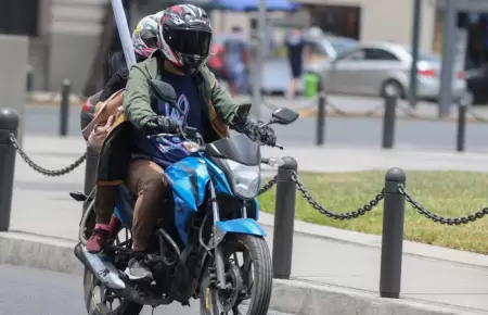 Motociclistas rechazan el uso de chalecos obligatorios.
