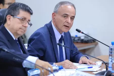 Ministro de Energa y Minas se present en el Congreso.
