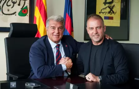 Hansi Flick y Joan Laporta anuncian la ansiada renovación de contrato.