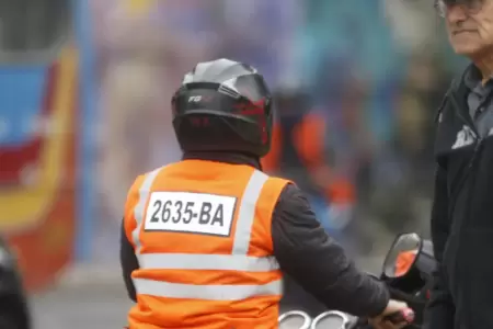 Uso de chalecos y cascos para motociclistas