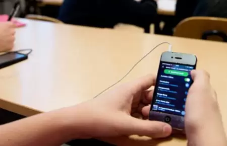 Congreso aprueba ley que prohíbe el uso de celulares en los colegios público y p