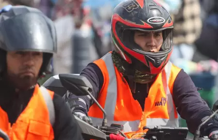 Motociclistas debern usar chalecos para transitar.