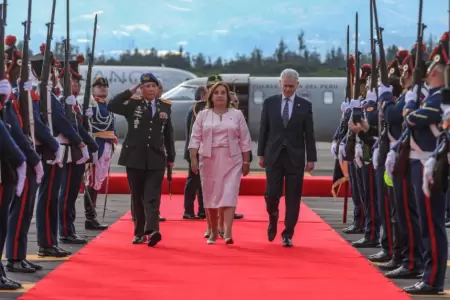 Dina Boluarte en Ecuador