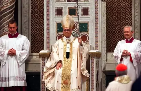 Papa Len XIV asume como obispo de Roma.
