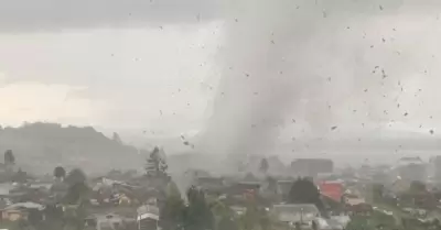 Tornado afecta comuna de Puerto Varas al sur de Chile.