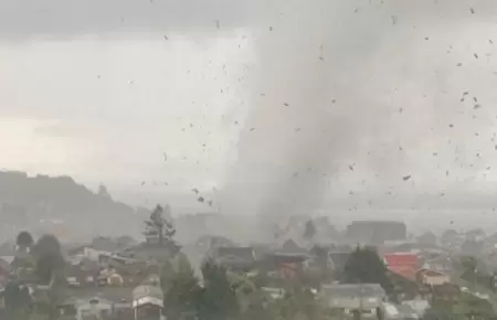 Tornado afecta comuna de Puerto Varas al sur de Chile.