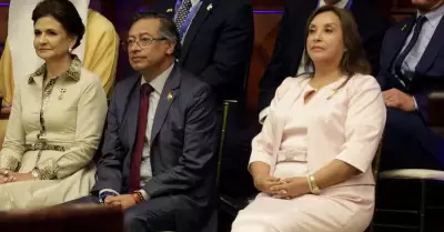 Dina Boluarte negó el saludo a Gustavo Petro en Ecuador.