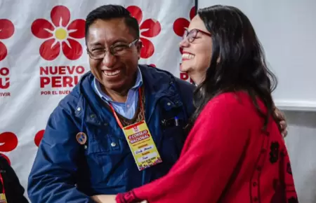 Vicente Alanoca recibe los parabienes de Verónika Mendoza