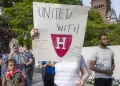 Estados Unidos retrasa visados para estudiantes extranjeros por revisión de redes sociales