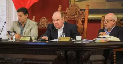 Presentan vacancia contra 21 regidores de la MML.