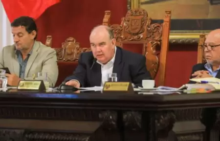 Presentan vacancia contra 21 regidores de la MML.